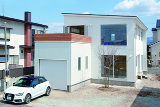 ルーフテラスで 春の川辺を愉しむ